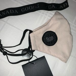 CANADA GOOSE BLACK DISC FACE MASK